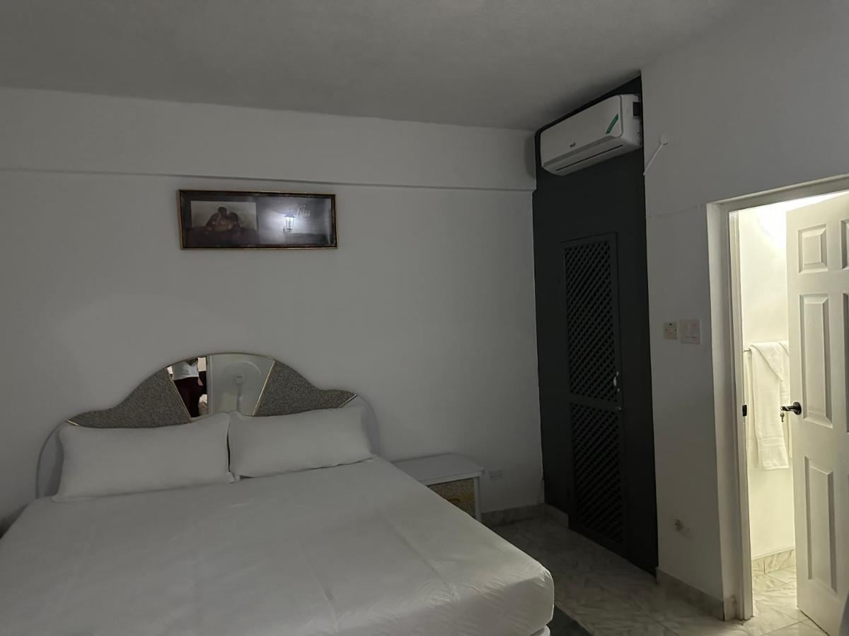 Remarkable 1-Bed Apartment In 몬테고 베이 외부 사진