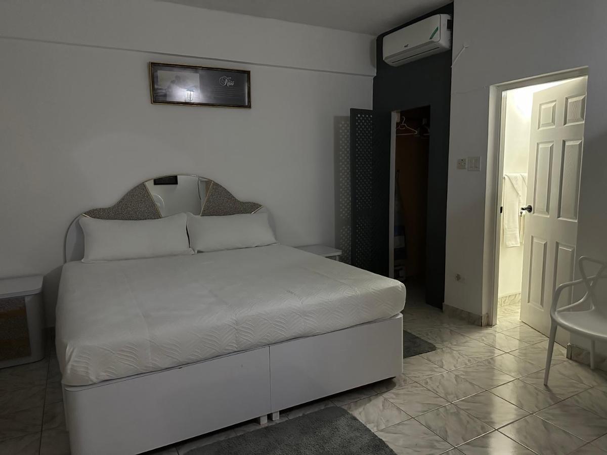 Remarkable 1-Bed Apartment In 몬테고 베이 외부 사진