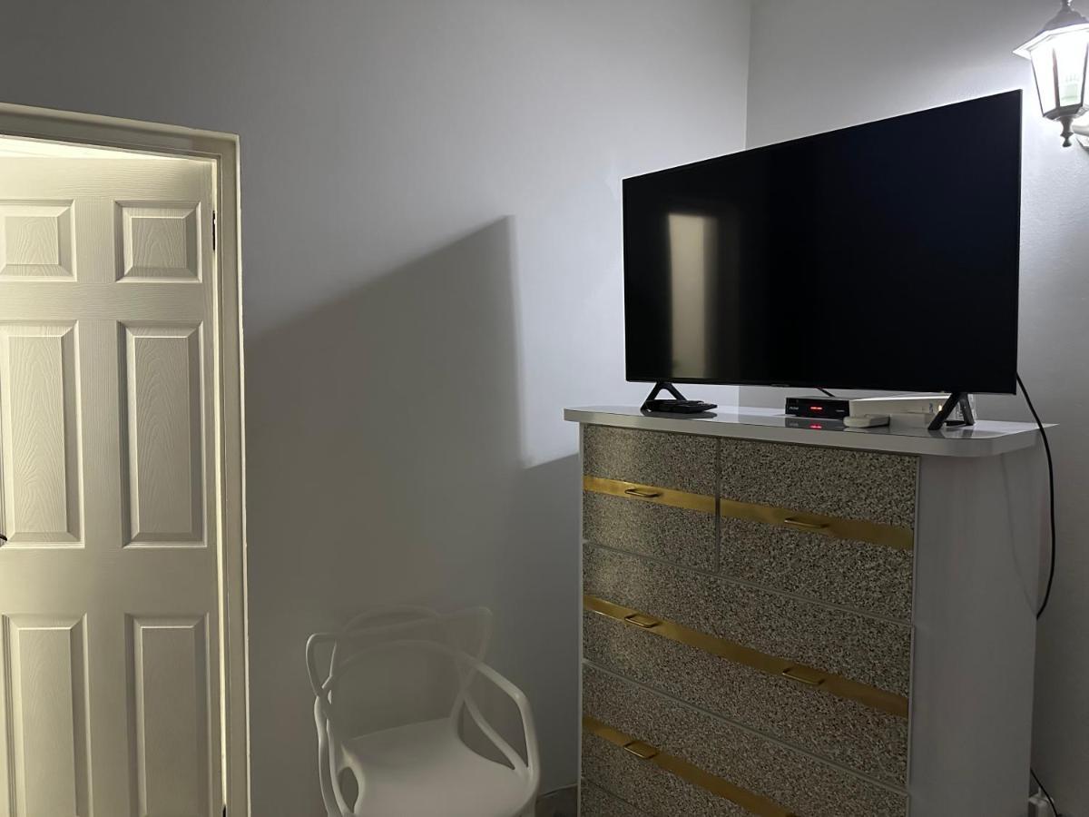Remarkable 1-Bed Apartment In 몬테고 베이 외부 사진